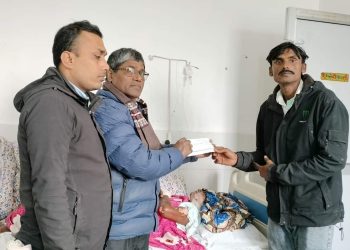 मिती २०८०/९/२८ गते प्रवासी कुशवाहा कल्याण समाज दोहा कतार द्वारा पिडित परिवार लाई रु. 21,000/- आर्थिक सहयोग । मिती २०८०/९/२८ गते प्रवासी कुशवाहा कल्याण समाज दोहा कतार द्वारा पिडित परिवार लाई रु. 21,000/- आर्थिक सहयोग ।  धनगढीमाई – ८ राजपैत महतोको श्रीमती चौरासी देवी महतो आगोमा जलेर हुदै गरेको उपचार खर्च वापत सो रकम जिल्ला अध्यक्ष धनपति महते मार्फत दिएको