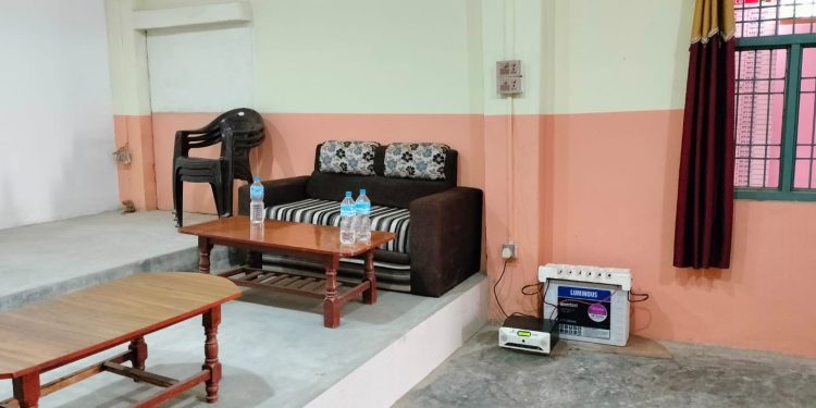 मिती २०८० फालगुन ९ गते आर्थिक संकट भएतापनि नभै नहुने भएकोले कुशवाहा अतिथी सदन गोलबजारमा इन्भटर जोडदै . .  कार्यक्रम गरिरहेकोवेला लाइन कटदा कार्यक्रमका संचालक तर्फ वाट वढदो जन गुनासो लाई महसुस गरि आज समस्याको सामाधान हुँदै र अब देखि ढुक्क भई कार्यक्रम गर्नु हुन समेत सबैमा जानकारी गराइन्छ ।